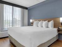 HOUZA-P0071-King-Bedroom.16x9_original